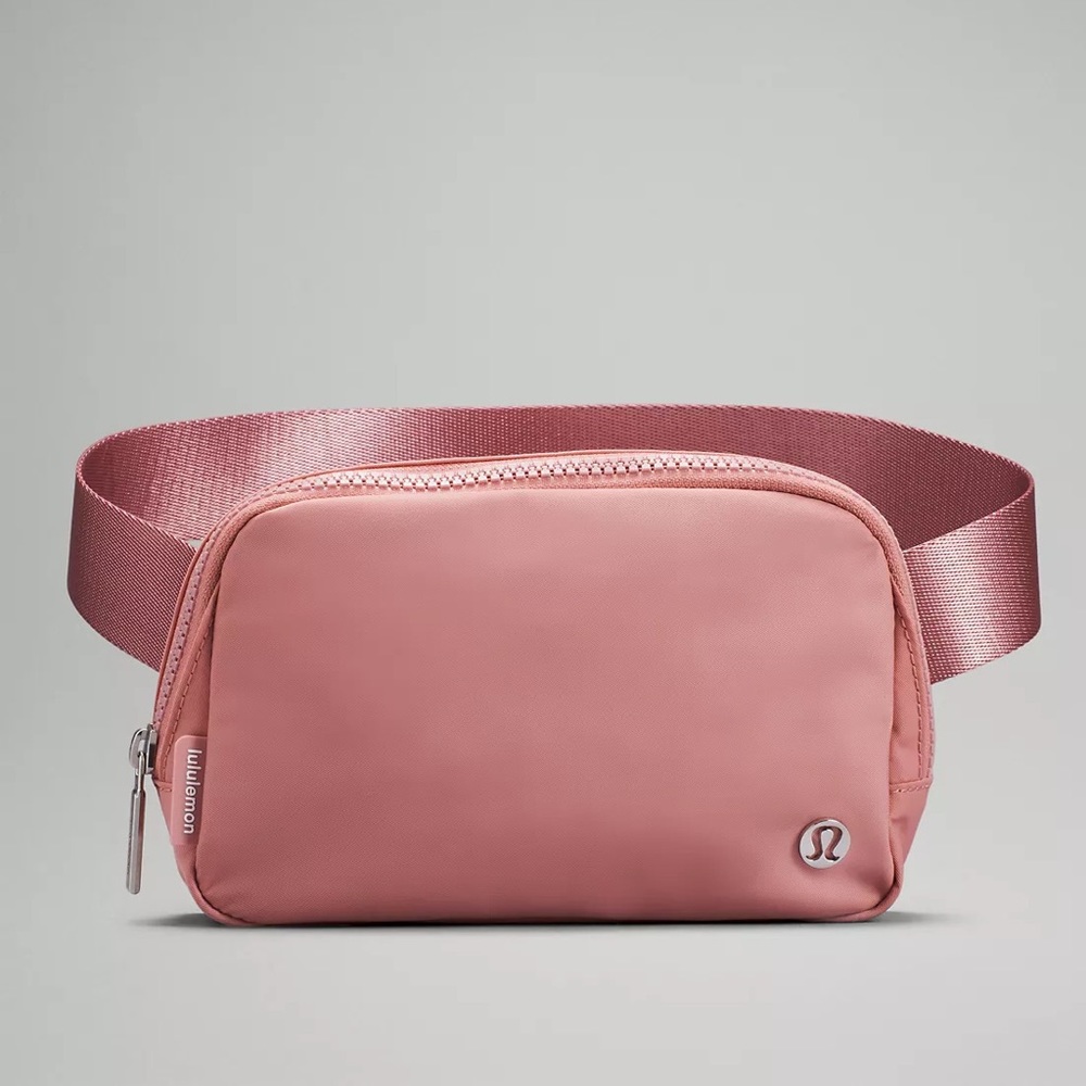 Everywhere Belt Bag 1L in “pink pastel”